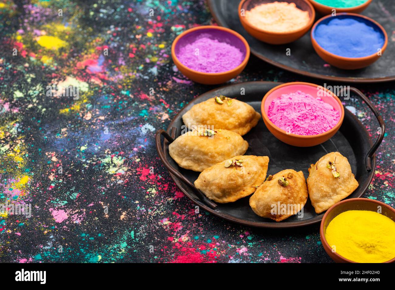 Gujiya Indisches Essen für Holi Festival Stockfoto