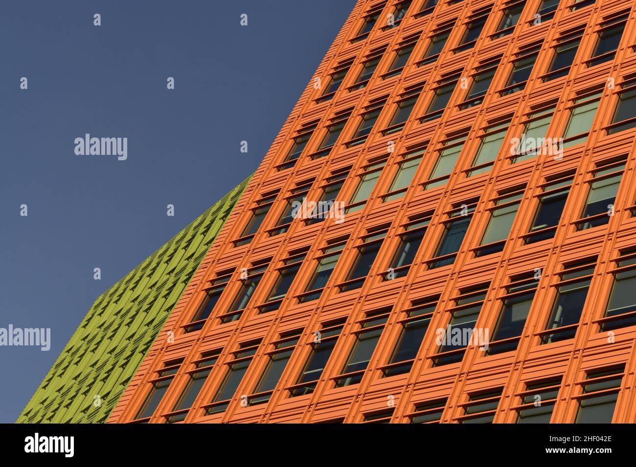 Central St Giles – modernes, gemischtes Gebäude im Außenbereich, entworfen vom italienischen Architekten Renzo Piano in London, Großbritannien. Stockfoto