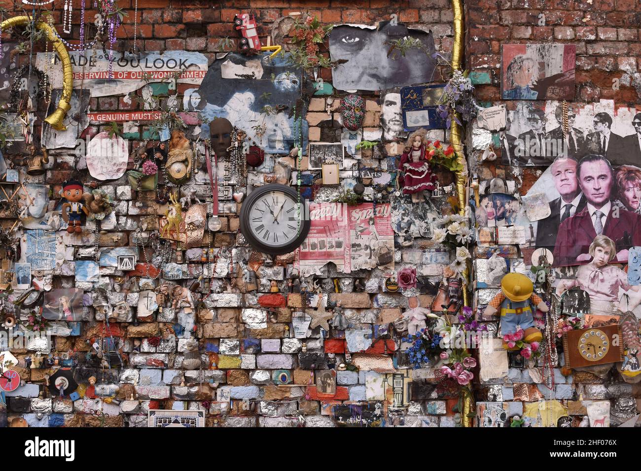 Collage Wandkunst aus Schrott in Shoreditch East London UK. Stockfoto