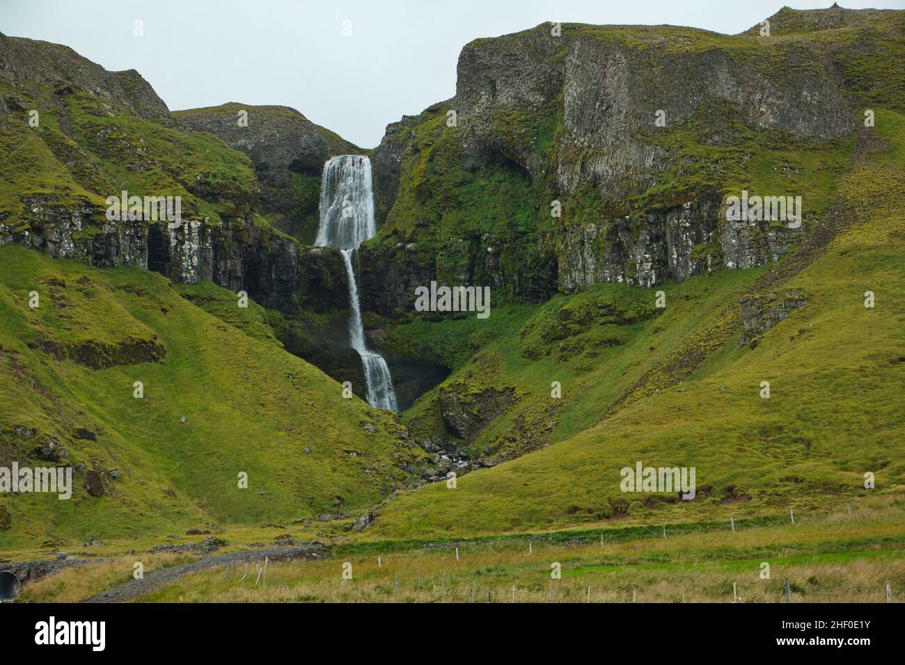 Wasserfall bei Olafsvik auf der Snaefellsnes-Halbinsel, Island, Europa Stockfoto