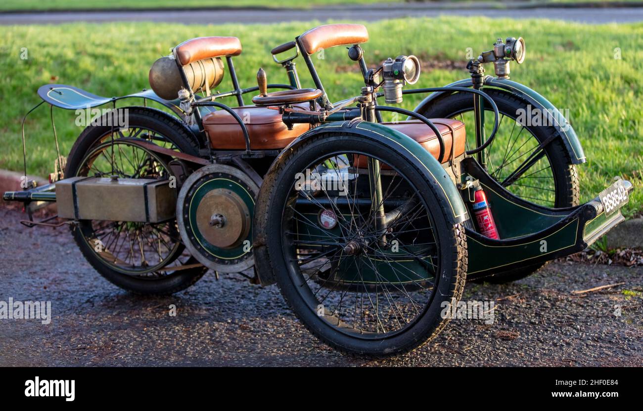 Französischer Tricar, 1898 LEON BOLLEE VOITURETTE. Zweisitzer, Fahrer hinten, Beifahrer vorne Stockfoto