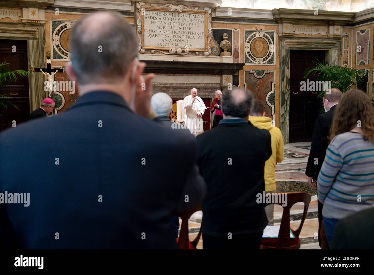 Vatikanstadt. 13th Januar 2022. Papst Franziskus empfing am 13. Januar 2022 die Delegation der französischen Katholischen Aktion im Vatikan. NUR FÜR REDAKTIONELLE ZWECKE - Vatican Media/Spaziani. Kredit: dpa/Alamy Live Nachrichten Stockfoto