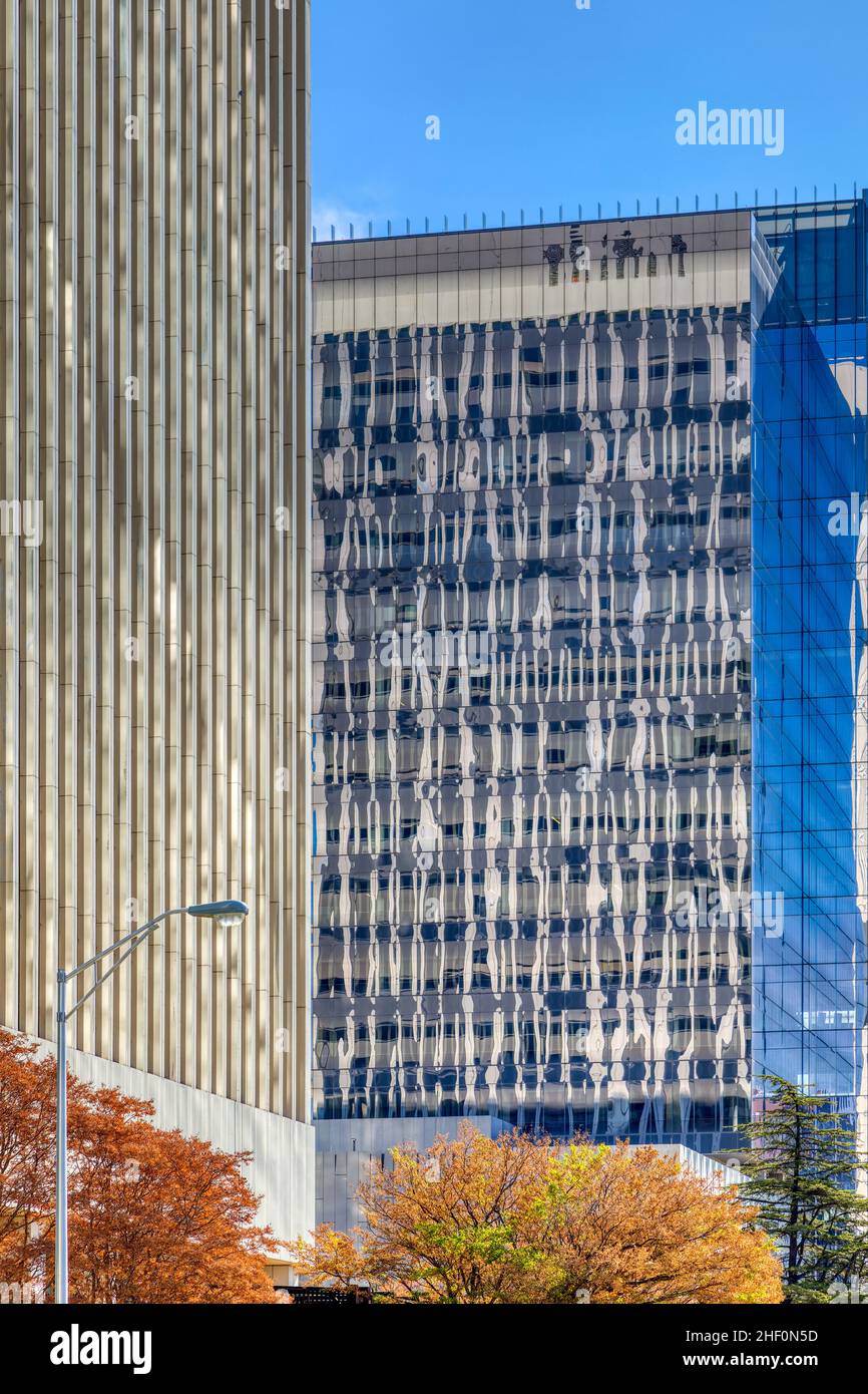 Gateway Plaza (mit dem ehemaligen Dominion Energy Building, abgerissen am 3. Juni 2020, links) Stockfoto