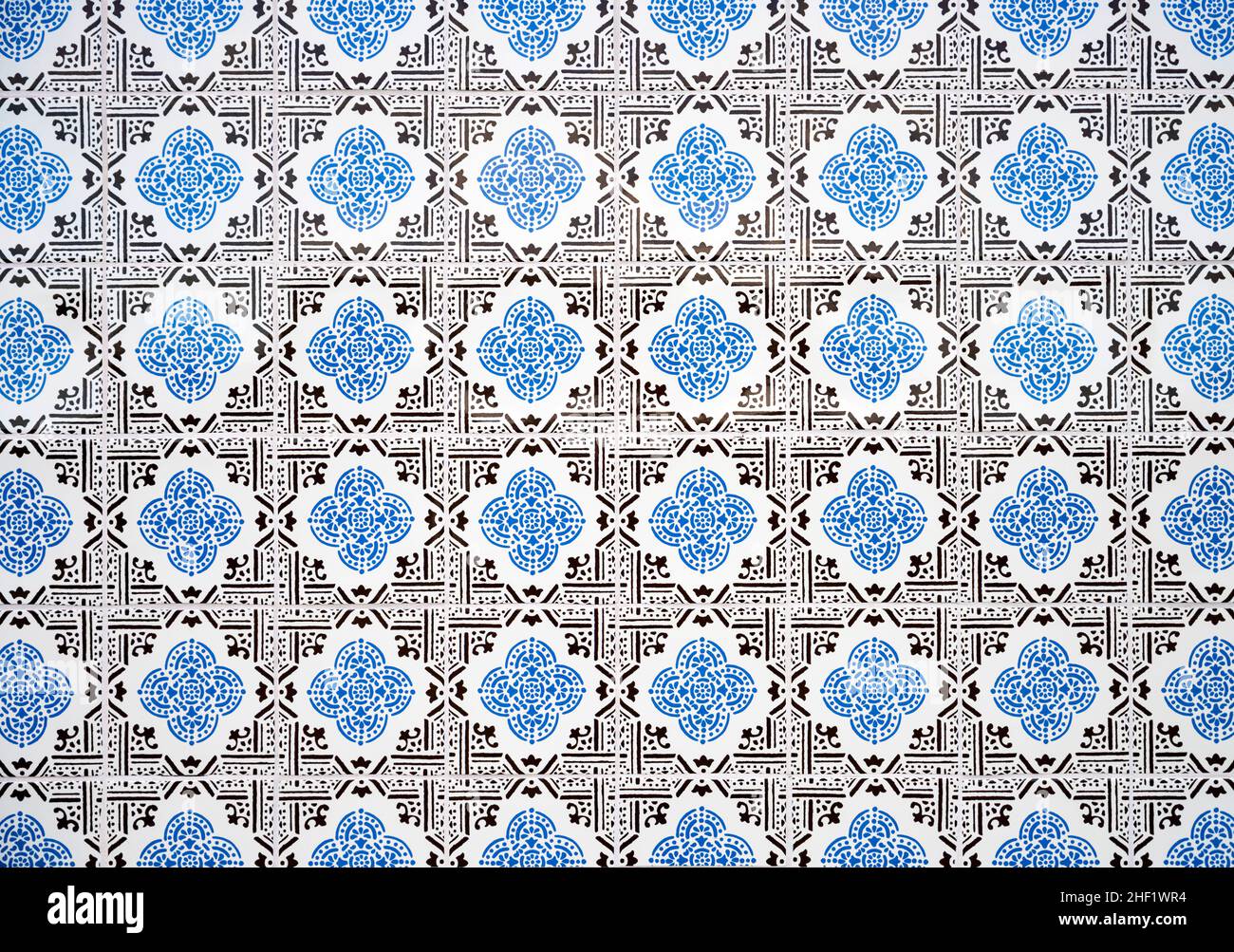 Azulejo ist eine Form von portugiesischen und spanischen verzinnglasierten Keramikfliesen. Gefunden auf dem Innen-und Außenbereich von Kirchen, Palästen, Häusern, scho Stockfoto