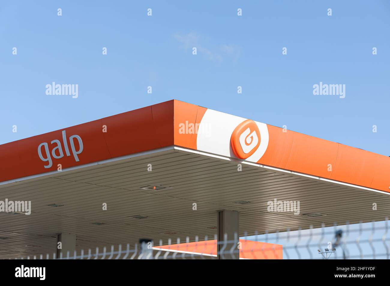 VALENCIA, SPANIEN - 13. JANUAR 2022: Galp ist ein multinationaler Energiekonzern mit Hauptsitz in Lissabon, Portugal Stockfoto
