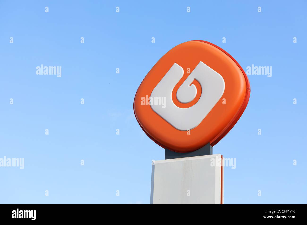 VALENCIA, SPANIEN - 13. JANUAR 2022: Galp ist ein multinationaler Energiekonzern mit Hauptsitz in Lissabon, Portugal Stockfoto