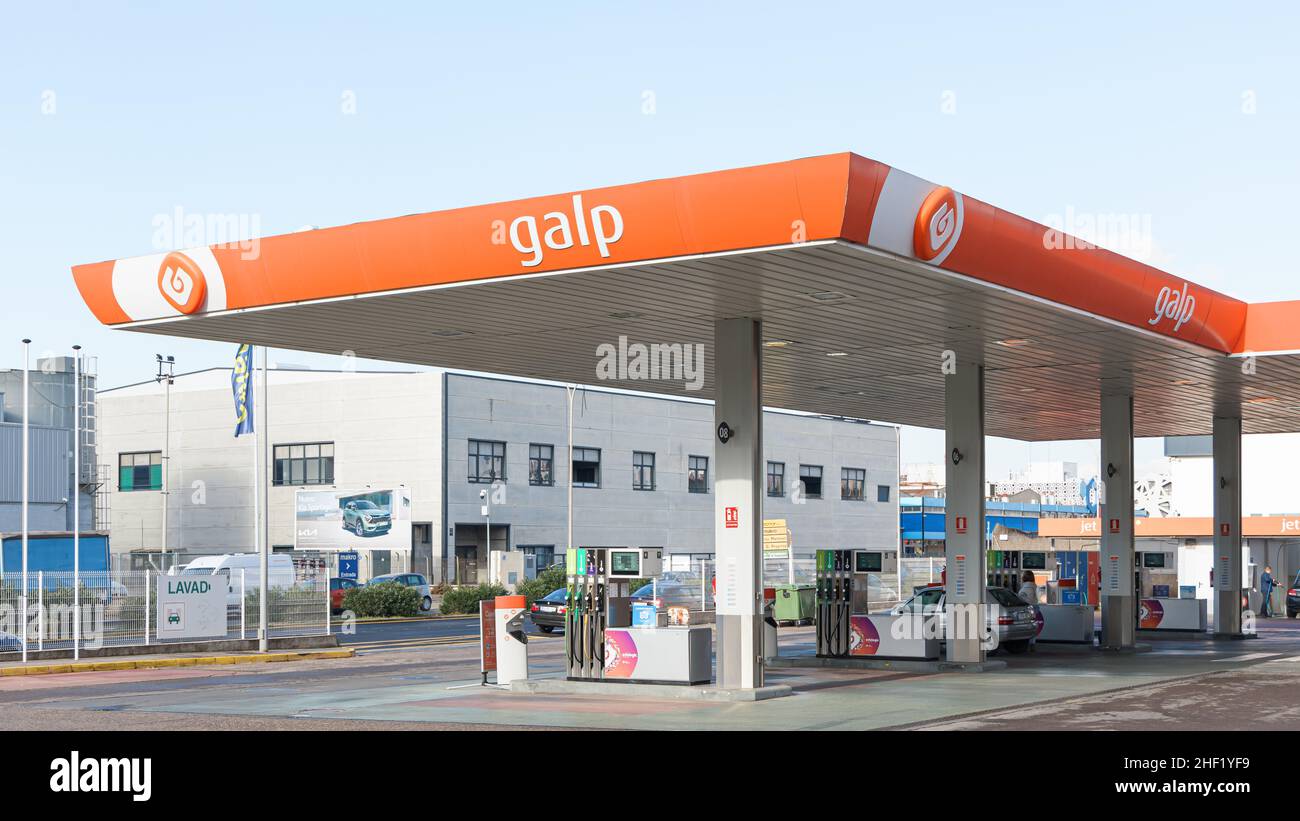 VALENCIA, SPANIEN - 13. JANUAR 2022: Galp ist ein multinationaler Energiekonzern mit Hauptsitz in Lissabon, Portugal Stockfoto