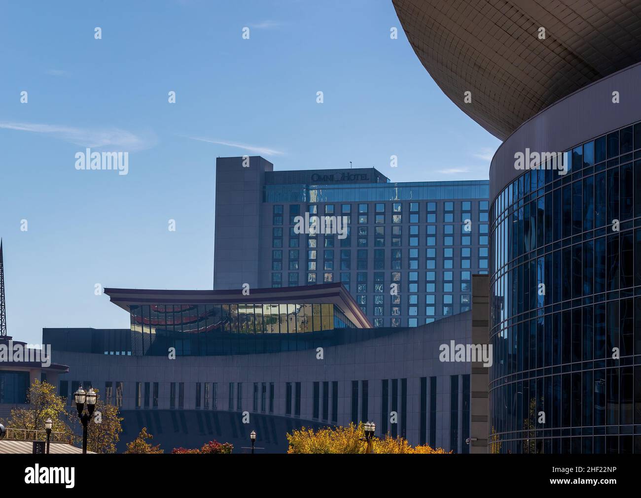 Nashville, Tennessee, USA - 7. November 2021: Moderner Architekt in der Innenstadt von Nashville. Stockfoto