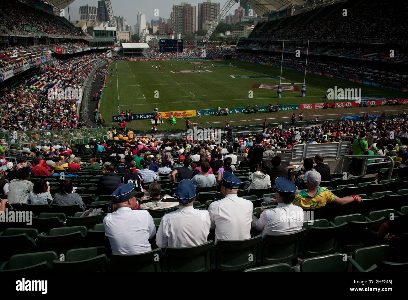 Die Menge, im Hong Kong Stadium, während der Hong Kong Sevens. Es gilt als das wichtigste Rugby-Turnier der Welt im Jahr 7s. Stockfoto
