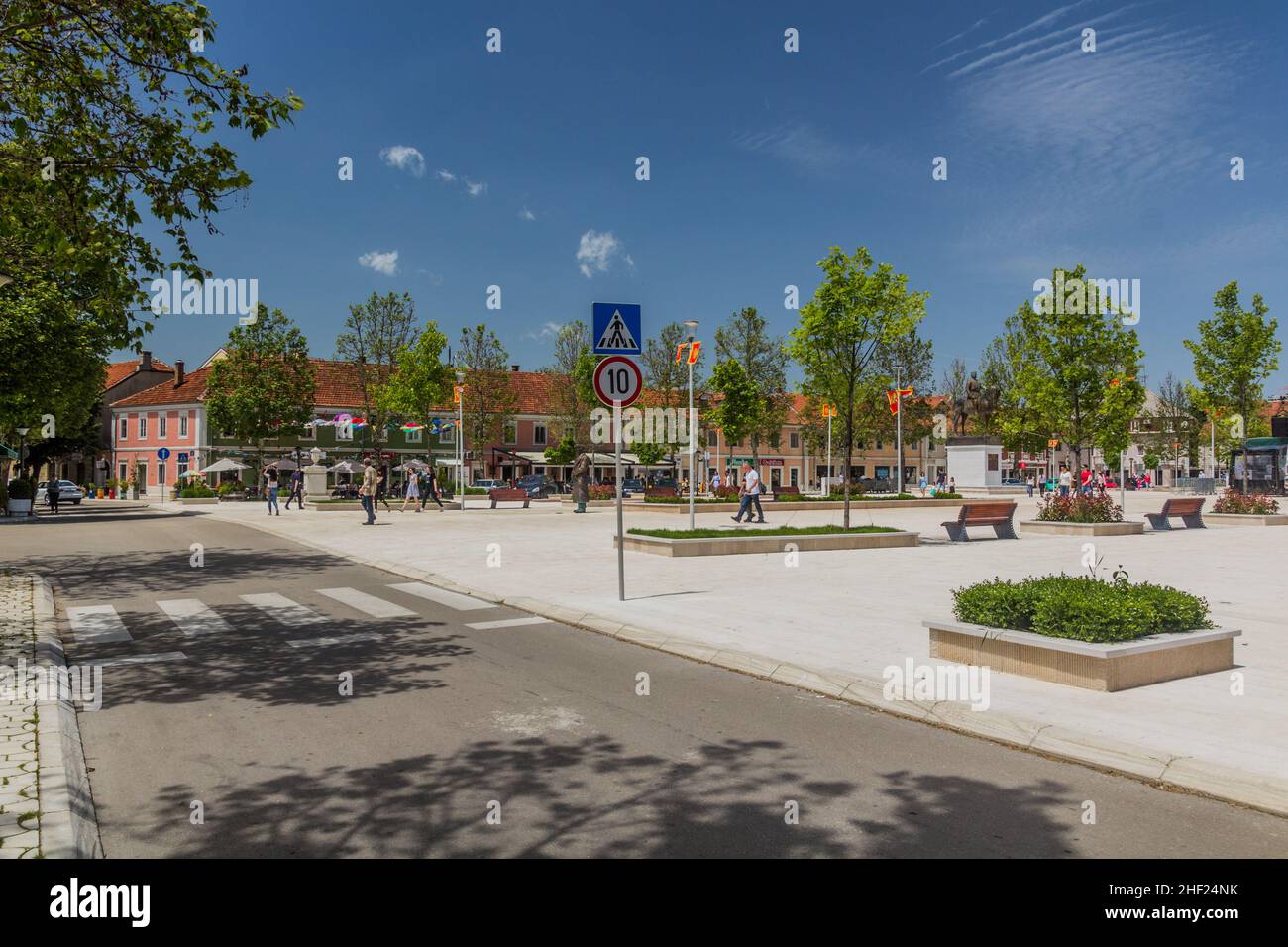 NIKSIC, MONTENEGRO - 8. JUNI 2019: Trg Slobode Platz in Niksic, Montenegro Stockfoto
