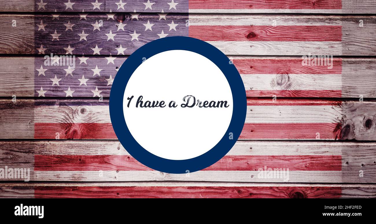 Ich habe einen Traumtext im weißen Kreis über der amerikanischen Flagge auf einem Holztisch Stockfoto