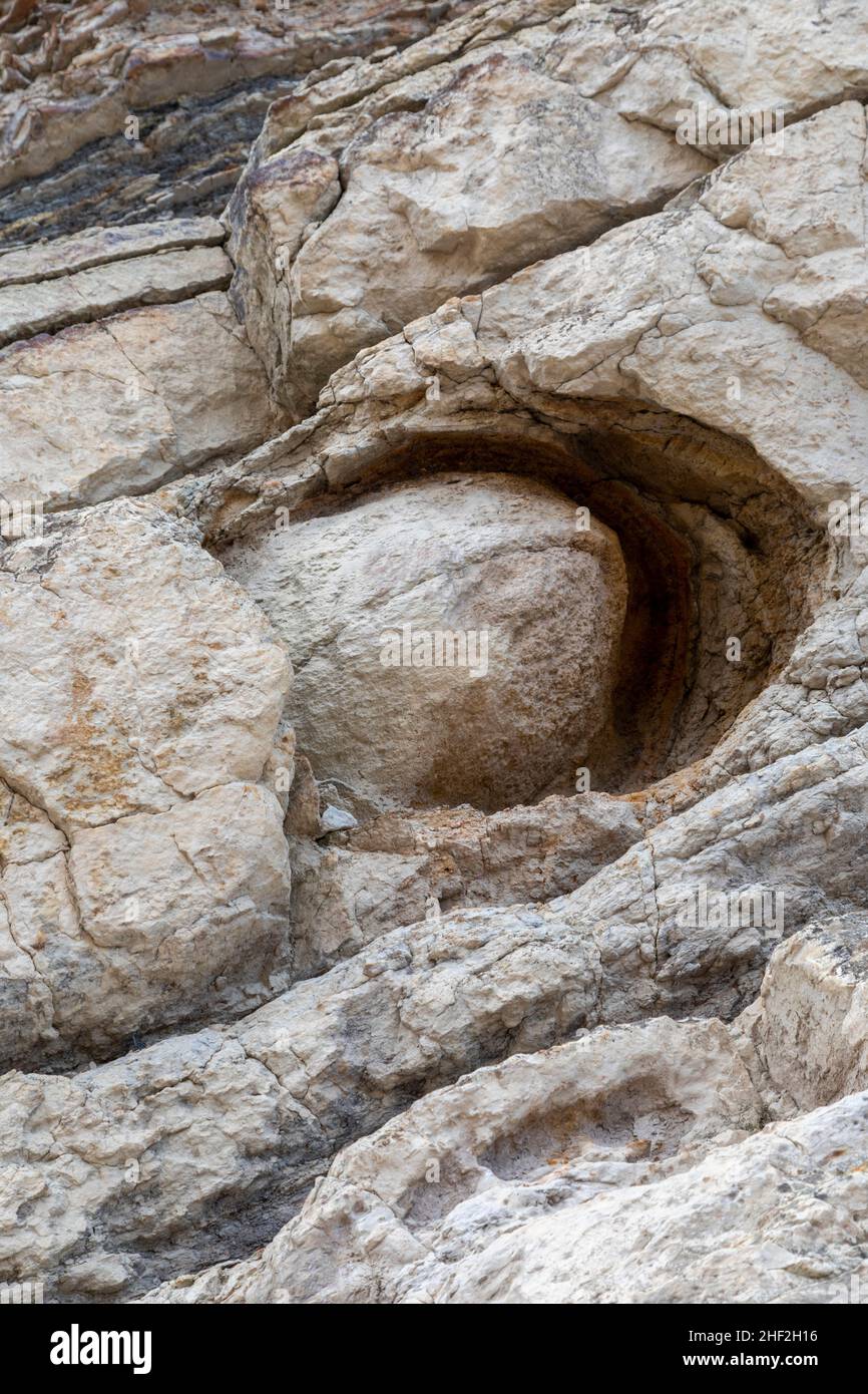 Morrison, Colorado - Eine große Konkretion aus Sand und Eisen auf dem Dinosaur Ridge. Stockfoto