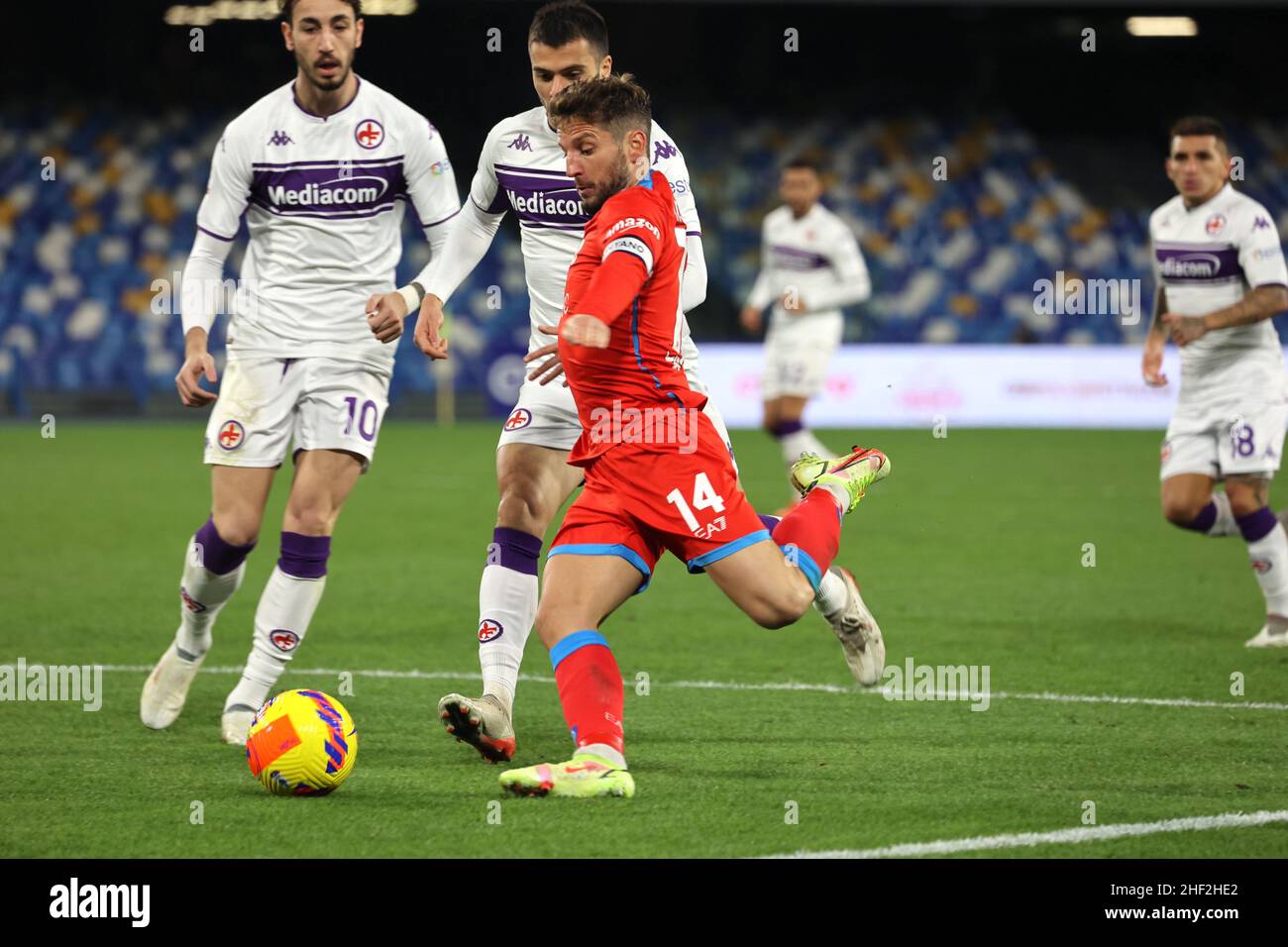 Neapel, Kampanien, Italien. 13th Januar 2022. Während des italienischen Fußballpokals SSC Napoli gegen FC Fiorentina am 13. Januar 2022 im Diego Armando Maradona Stadium in Neapel.in Bild: Dries Mertens (Bildnachweis: © Fabio Sasso/ZUMA Press Wire) Stockfoto