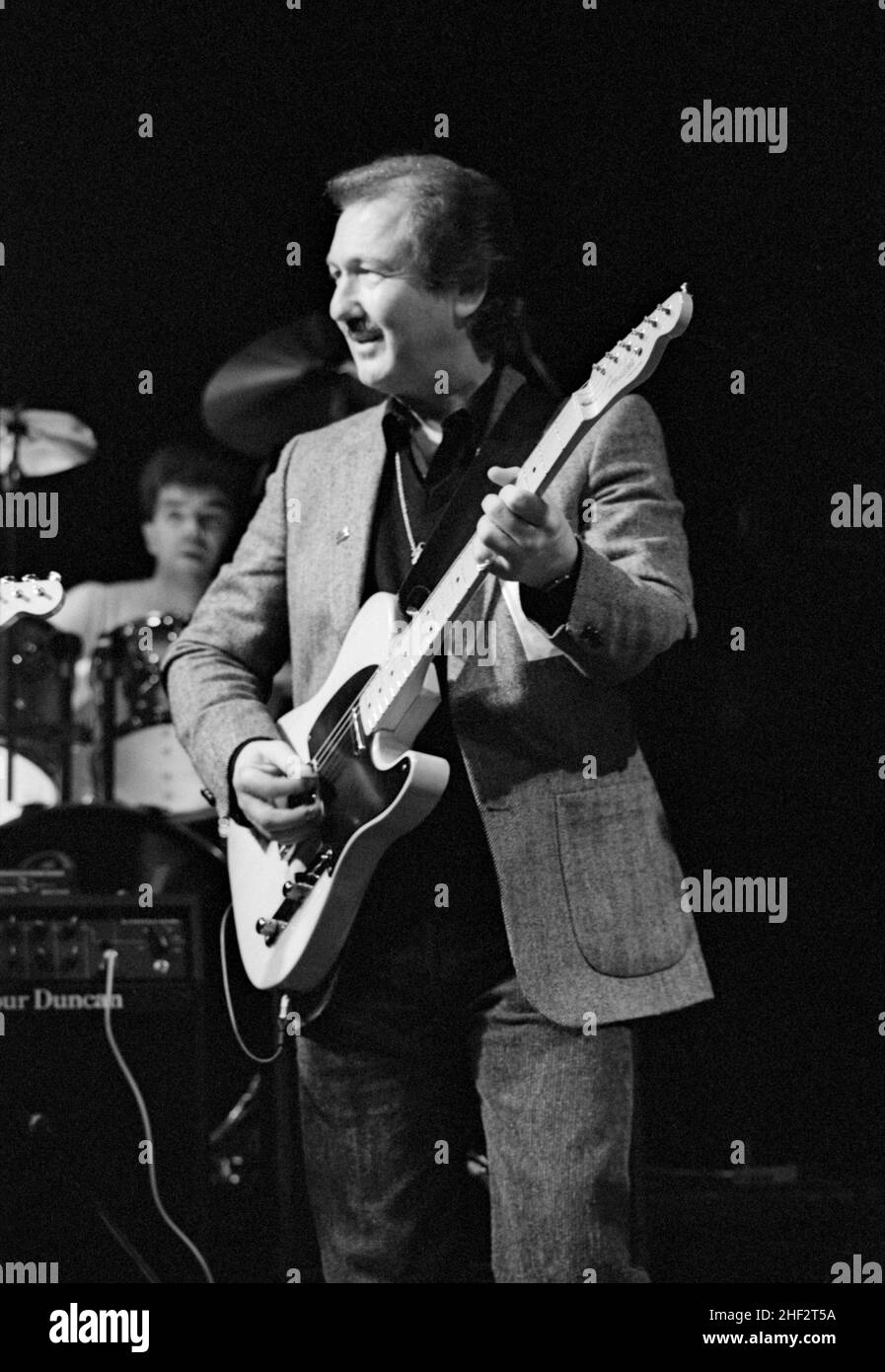 Der amerikanische Gitarrist James Burton trat 1987 bei einer Wohltätigkeitsjam im Town & Country Club, London, England auf. Stockfoto