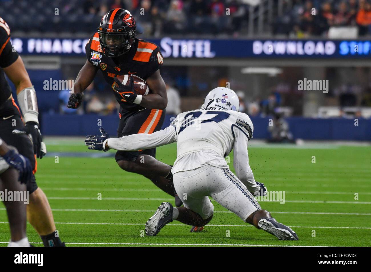 Oregon State Beavers läuft zurück B.J. Baylor (4) während des LA Bowl-Spiels gegen die Utah State Aggies, Samstag, 18. Dezember 2021, in Los Angeles. Der Stockfoto