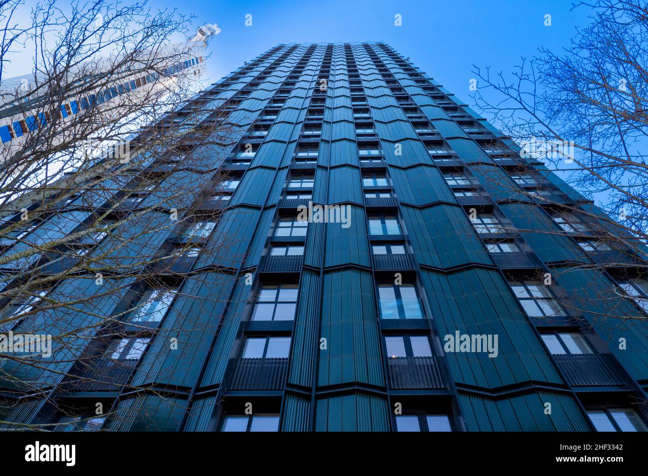 Zehn-Grad-Apartmentgebäude, East Croydon, Surrey, Großbritannien Stockfoto