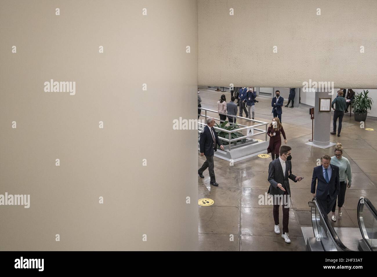 Washington, Usa. 13th Januar 2022. Der US-Senator Rand Paul R-KY geht am Donnerstag, den 13. Januar 2022, durch die SenatsU-Bahn zur Senatsebene, um über das Gesetz des US-Senators Ted Cruz über die Sanktionen gegen Nord Stream 2 im US-Kapitol in Washington, DC, abzustimmen. Foto von Ken Cedeno/UPI Credit: UPI/Alamy Live News Stockfoto