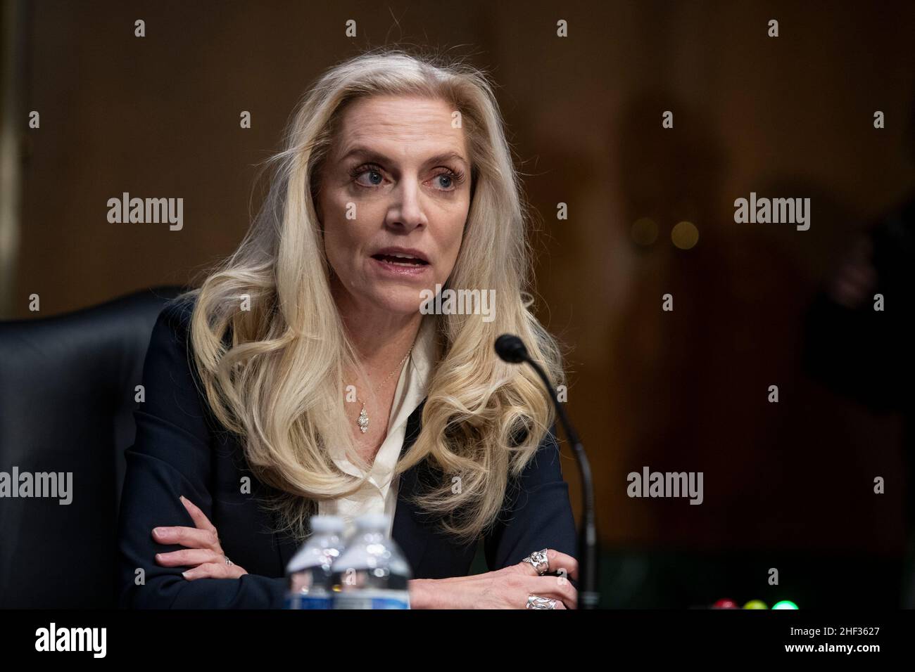 Washington, Vereinigte Staaten. 13th Januar 2022. Lael Brainard erscheint am Donnerstag, den 13. Januar 2022, vor einer Anhörung des Senatsausschusses für Banken, Wohnungsbau und städtische Angelegenheiten wegen ihrer Ernennung zum stellvertretenden Vorsitzenden des Gouverneursrats des Federal Reserve Systems im Dirksen Senate Office Building in Washington, DC. Kredit: Rod Lampey/CNP/dpa/Alamy Live Nachrichten Stockfoto