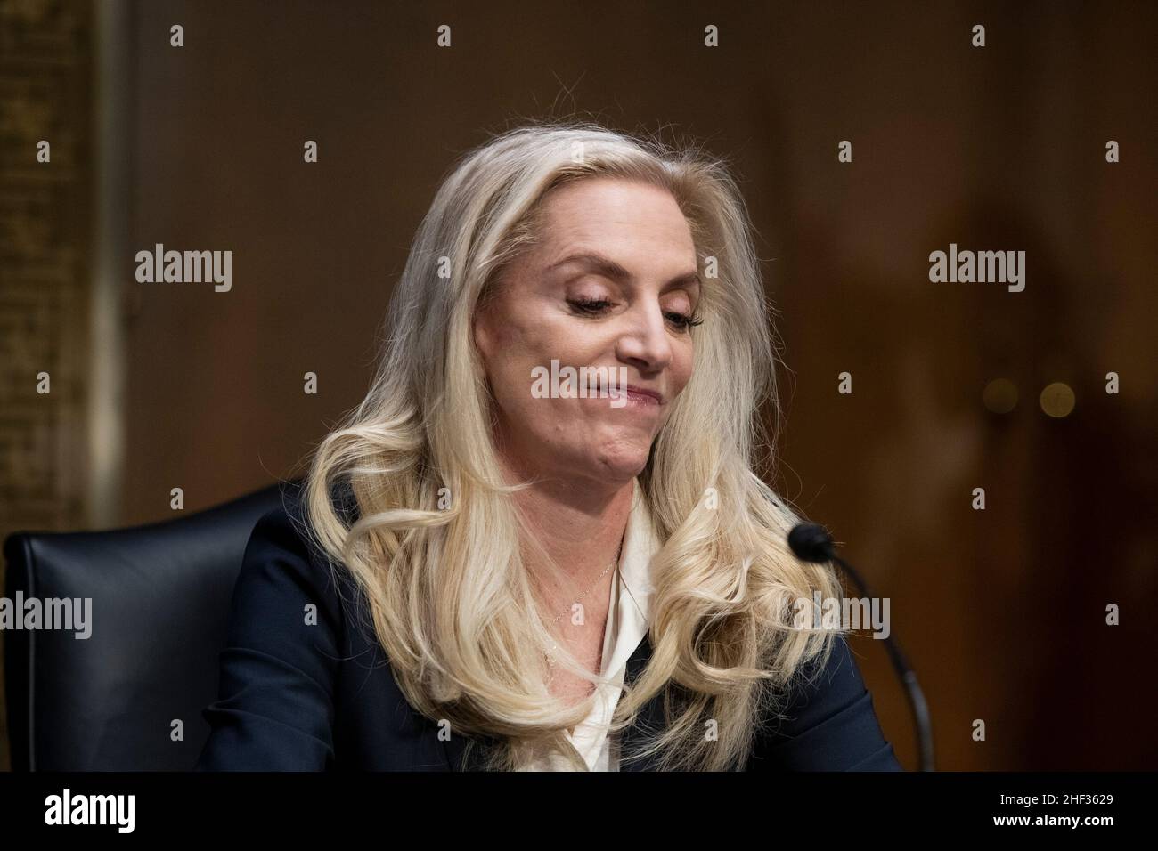 Washington, Vereinigte Staaten. 13th Januar 2022. Lael Brainard erscheint am Donnerstag, den 13. Januar 2022, vor einer Anhörung des Senatsausschusses für Banken, Wohnungsbau und städtische Angelegenheiten wegen ihrer Ernennung zum stellvertretenden Vorsitzenden des Gouverneursrats des Federal Reserve Systems im Dirksen Senate Office Building in Washington, DC. Kredit: Rod Lampey/CNP/dpa/Alamy Live Nachrichten Stockfoto