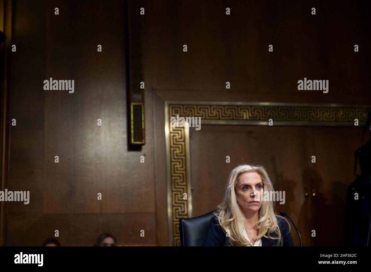 Washington, Vereinigte Staaten. 13th Januar 2022. Lael Brainard erscheint am Donnerstag, den 13. Januar 2022, vor einer Anhörung des Senatsausschusses für Banken, Wohnungsbau und städtische Angelegenheiten wegen ihrer Ernennung zum stellvertretenden Vorsitzenden des Gouverneursrats des Federal Reserve Systems im Dirksen Senate Office Building in Washington, DC. Kredit: Rod Lampey/CNP/dpa/Alamy Live Nachrichten Stockfoto