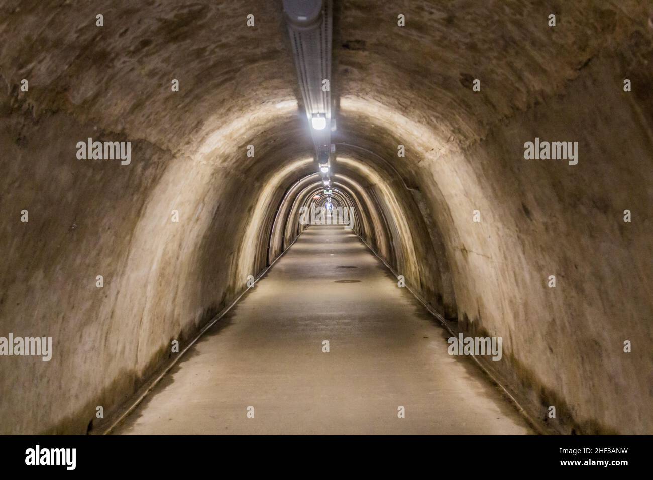 Fußgängertunnel Gric in Zagreb, Kroatien Stockfoto