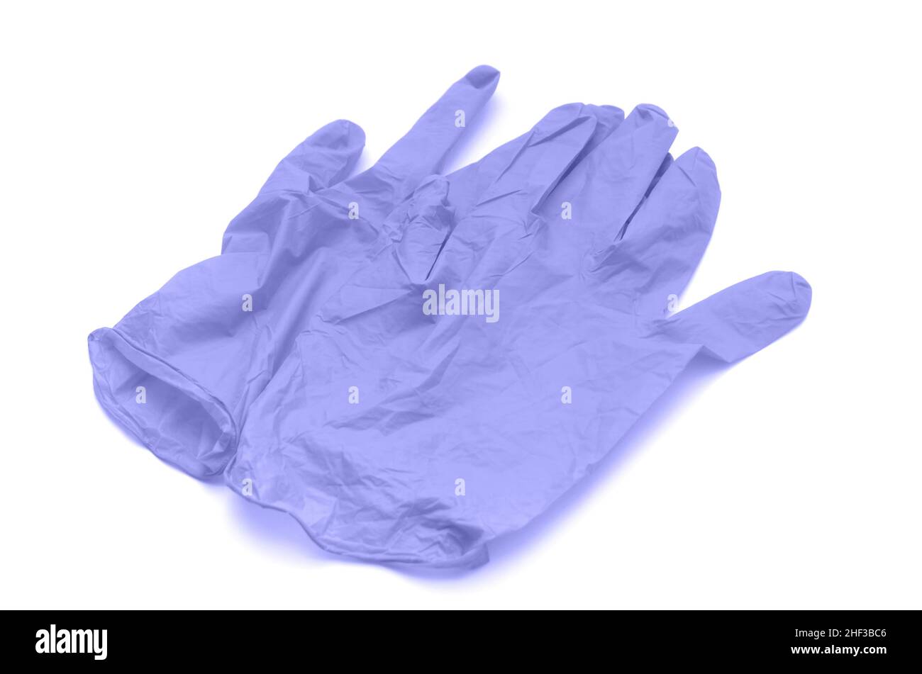 Sehr peri getönte medizinische Handschuhe isoliert auf weißem Hintergrund.die Farbe von 2022 Jahr. Stockfoto