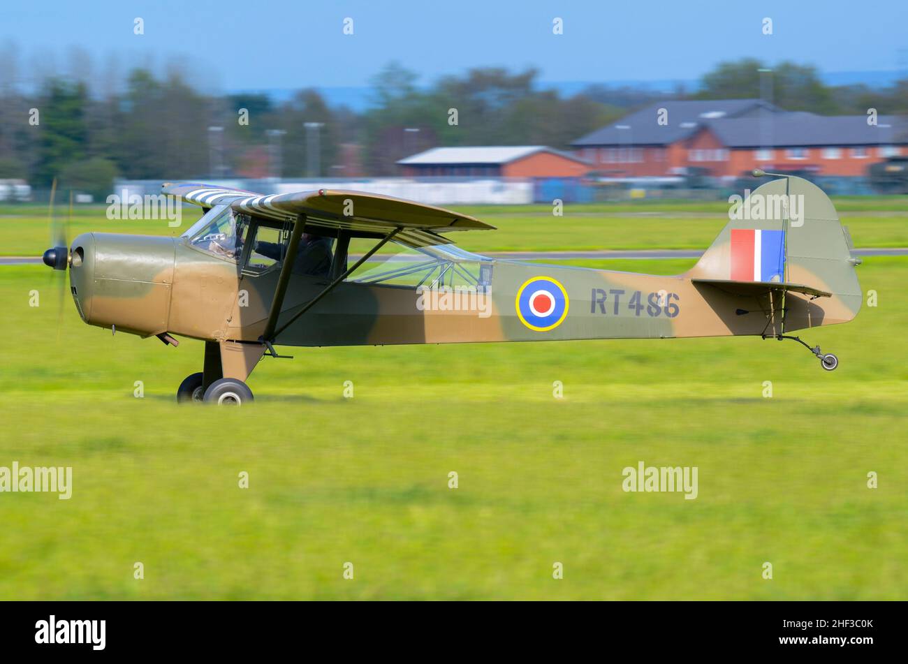 Auster J, Auster Mk5 Alpha Vintage Plane RT486, G-AJGJ. RAF-Version von Taylorcraft Plus D, Startschuss auf der Abingdon Airshow 2012 Stockfoto