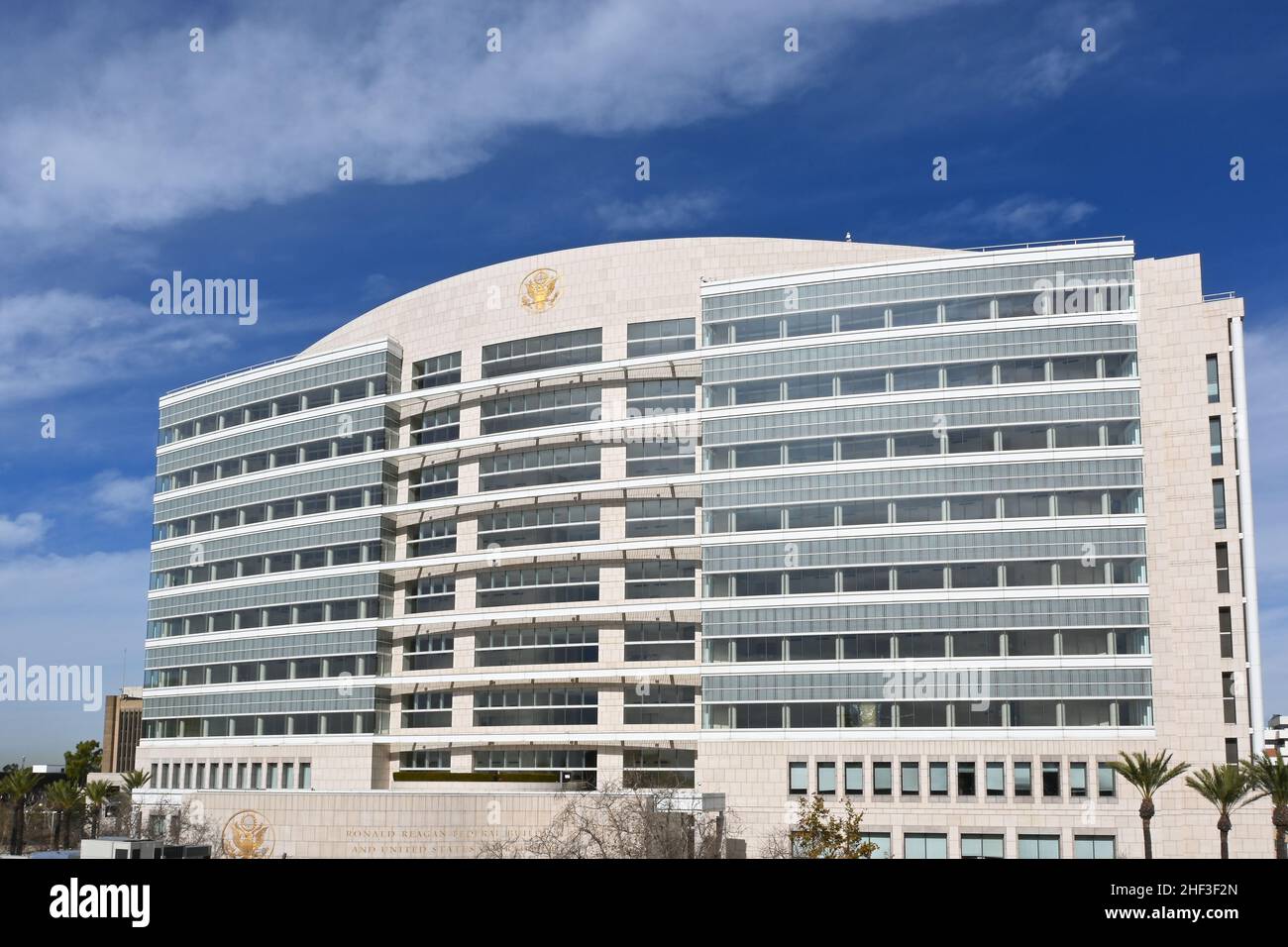 SANTA ANA, KALIFORNIEN - 12. JAN 2022: Das Ronald Reagan Federal Building und das United States Court House. Stockfoto