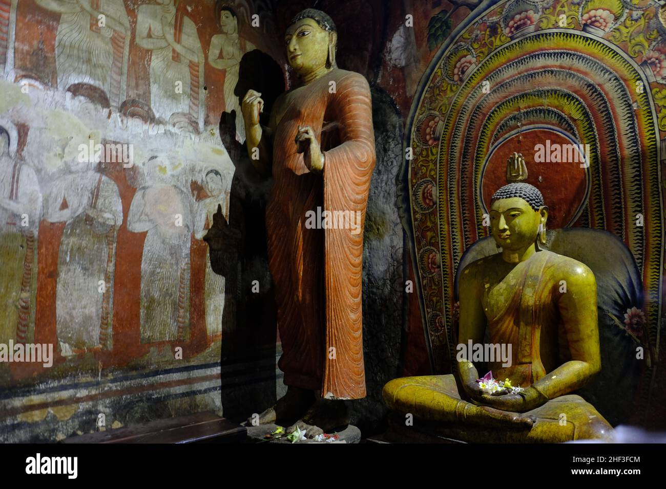 Sri Lanka Dambulla - Dambulla Höhlentempel - Goldener Tempel von Dambulla Skulpturen von Buddha Stockfoto