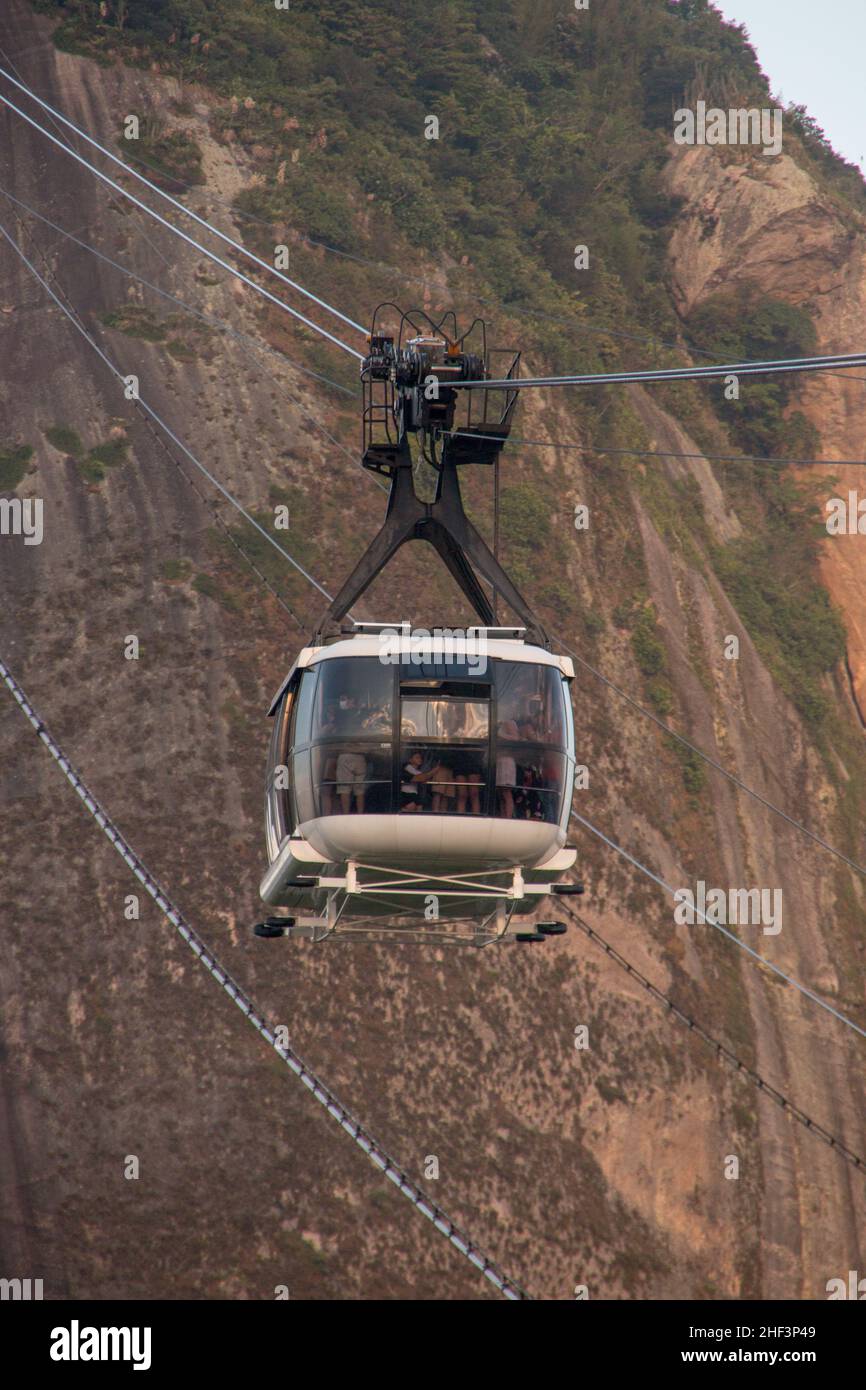 Zuckerhut-Seilbahn in Rio de Janeiro, Brasilien - 05. Dezember 2021: Zuckerhut-Seilbahn in Rio de Janeiro. Stockfoto
