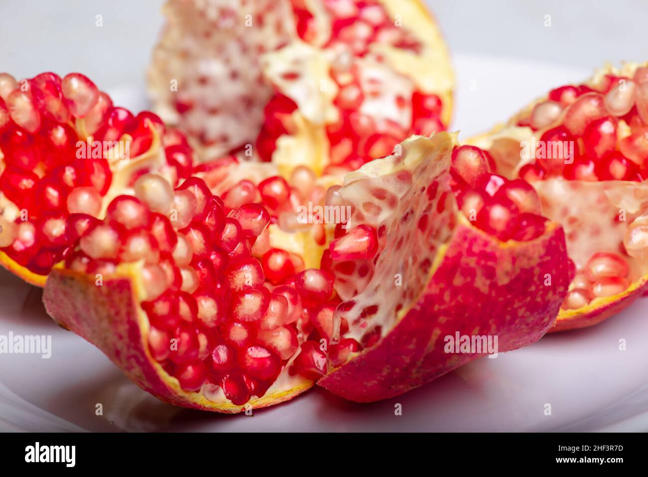 Granatapfelfrucht hat viele sehr nützliche Eigenschaften Stockfoto
