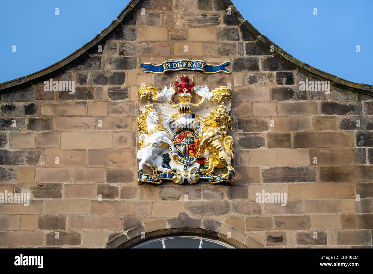 Abendansicht der historischen Gebäude in der Altstadt von Edinburgh, Schottland, Großbritannien Stockfoto