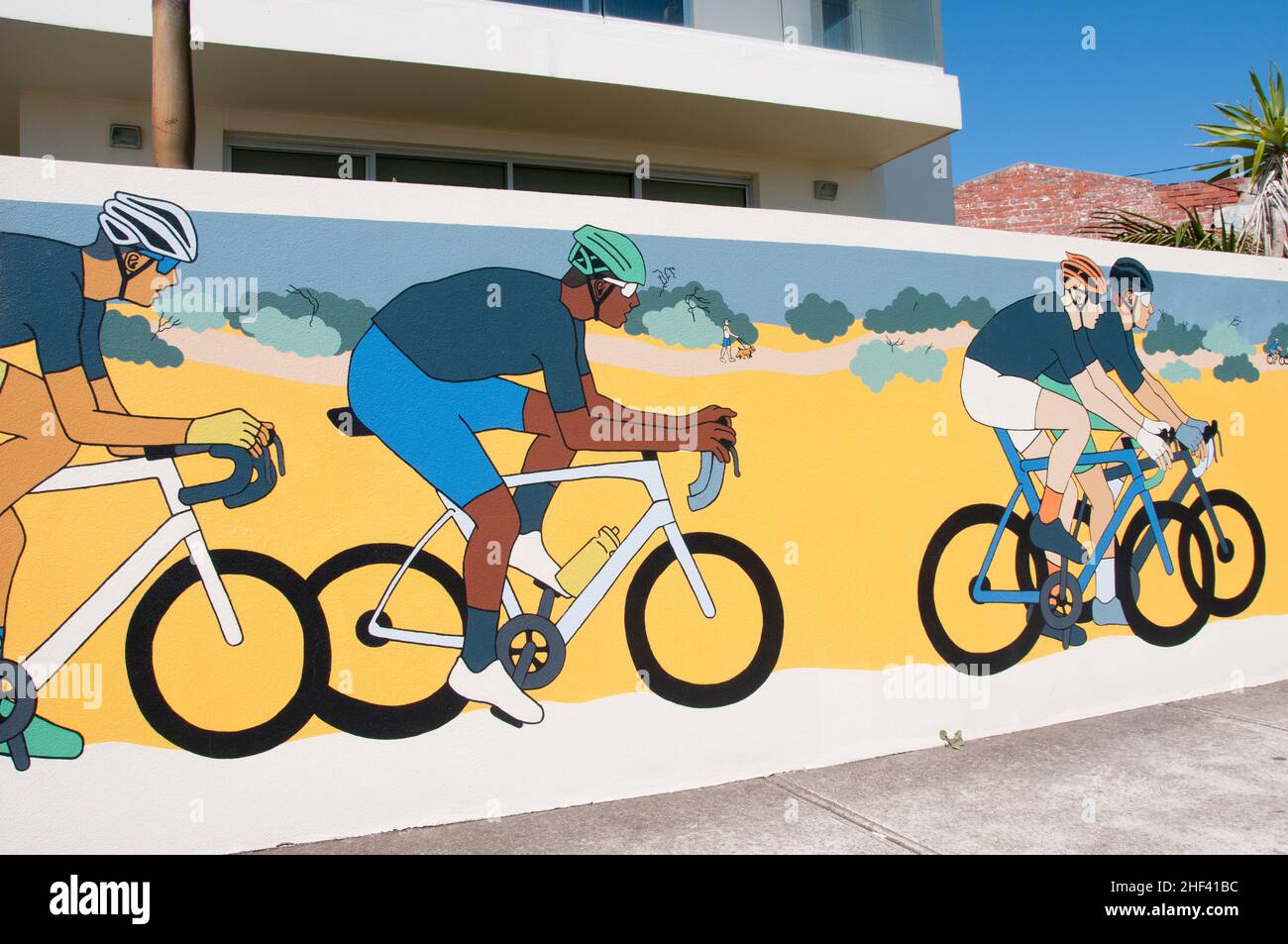 Die Wandmalereien von Daiana Ingleton im Bayside Black Rock zeigen Radfahrer auf der Beach Road, einer beliebten Route rund um Port Phillip Bay, Melbourne Stockfoto