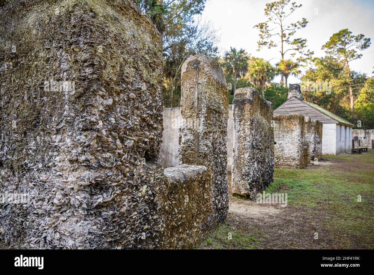Slave House Ruins in Kingsley Plantation auf Fort George Island in Jacksonville, Florida. (USA) Stockfoto