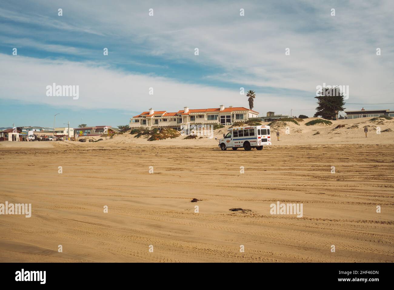 Oceano, Kalifornien, USA - 12. Januar 2022. Dune Buggy Off Road Tour Bus. Oceano Dunes State Vehicular Recreation Area in Oceano, Kalifornien. Stockfoto