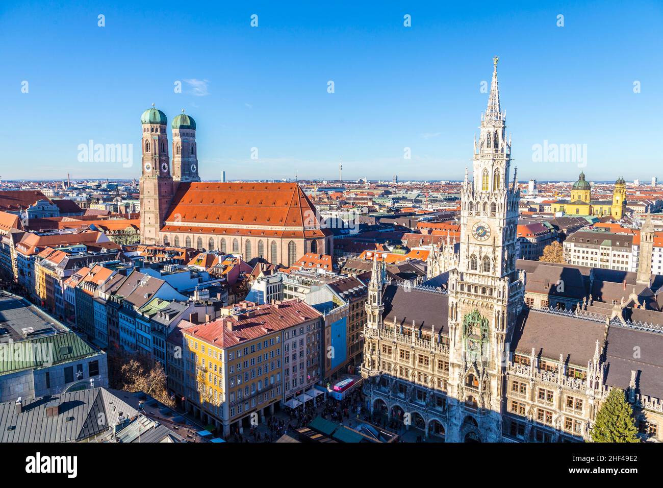 Die Frauenkirche ist eine Kirche in der bayerischen Stadt München, die als Dom der Erzdiözese München und Freising und Sitz ihres Arc dient Stockfoto