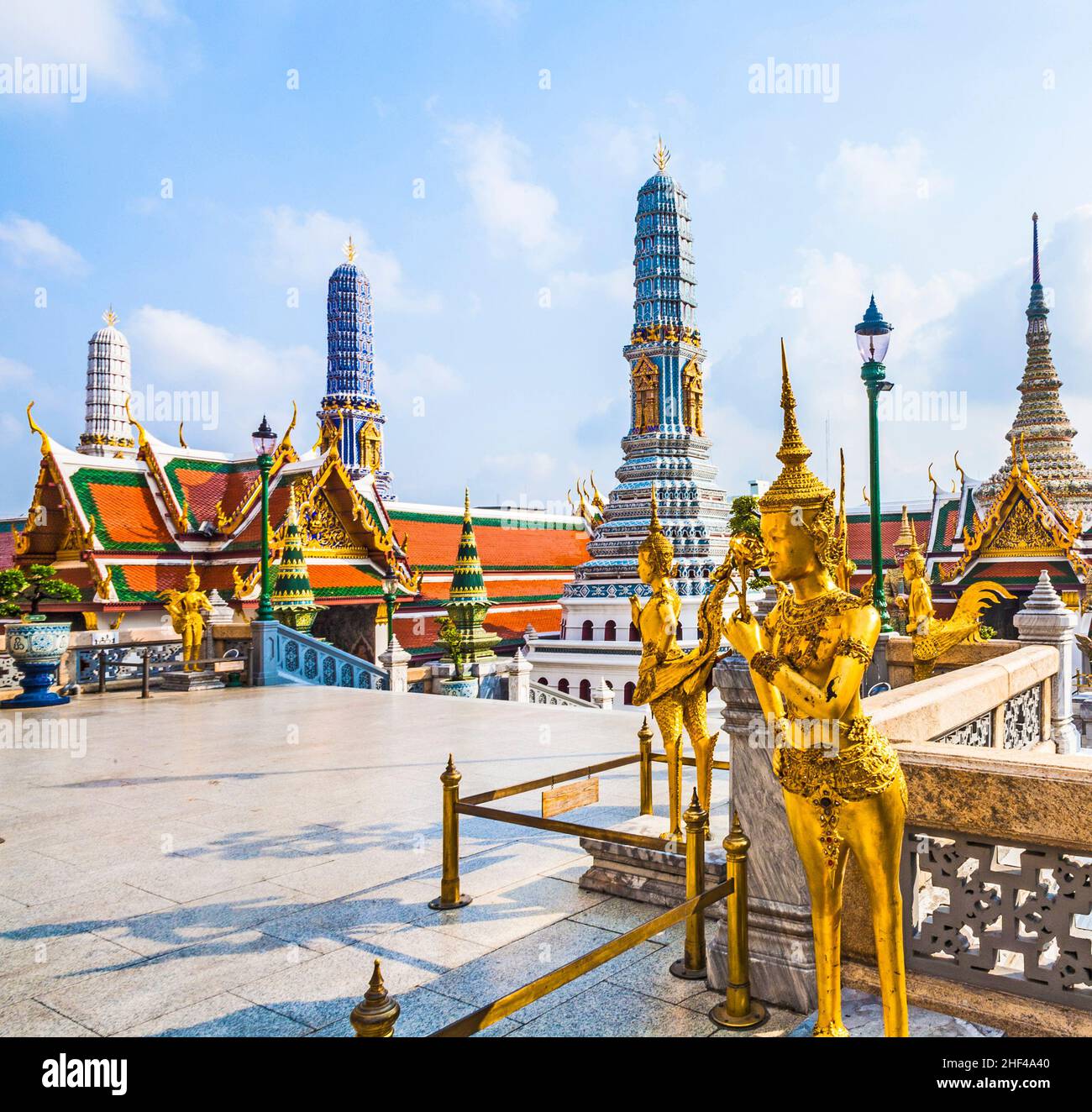 Berühmte Kinarees im Grand Palace in Bangkok, Thailand. Stockfoto