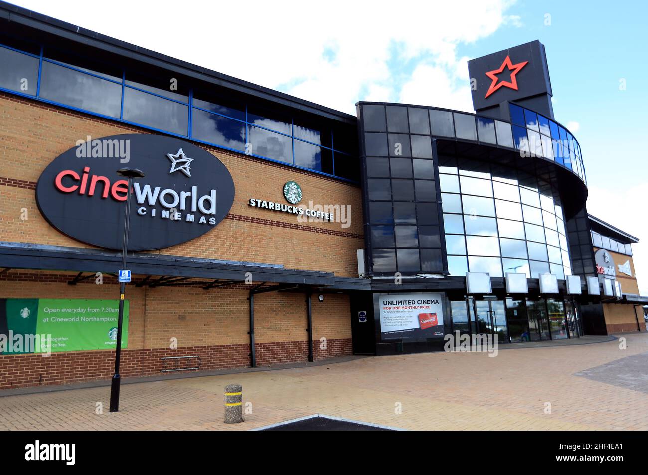 Aktenfoto vom 30/07/2021 eines Cineworld-Komplexes in London. Die zweitgrößte Kinokette hat in den letzten Monaten eine stetige Verbesserung der Kinobesuchsrate gemeldet, sagte jedoch, dass Änderungen der Veröffentlichungspläne im November „die allmähliche Erholung seit der Wiedereröffnung beeinflusst haben“. Ausgabedatum: Freitag, 14. Januar 2022. Stockfoto