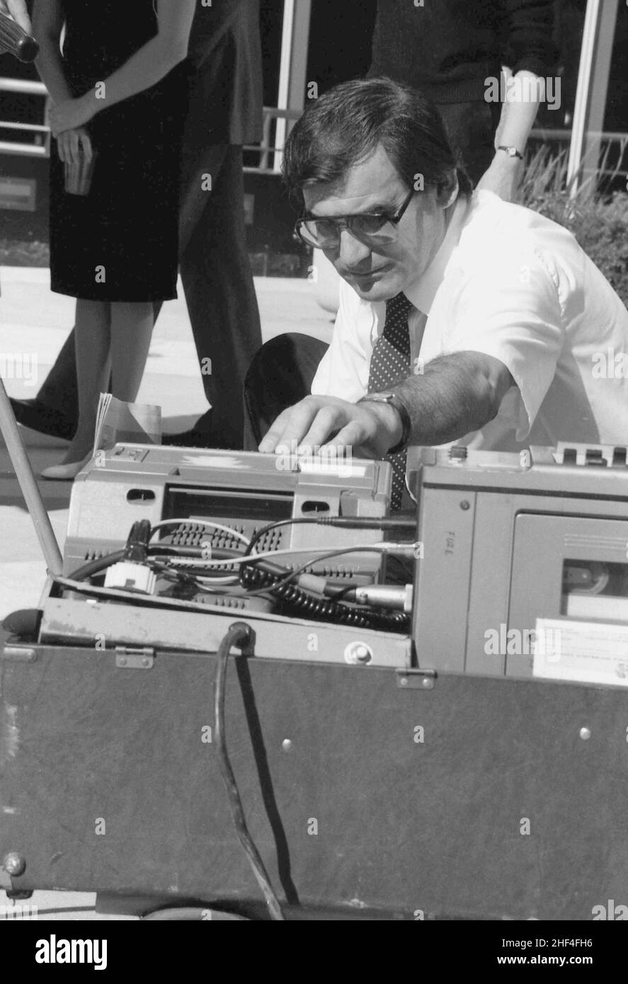 Los Angeles, CA, USA. Der rumänische Filmregisseur Mihai Iacob arbeitet an einem Film, ca. 1997. Stockfoto