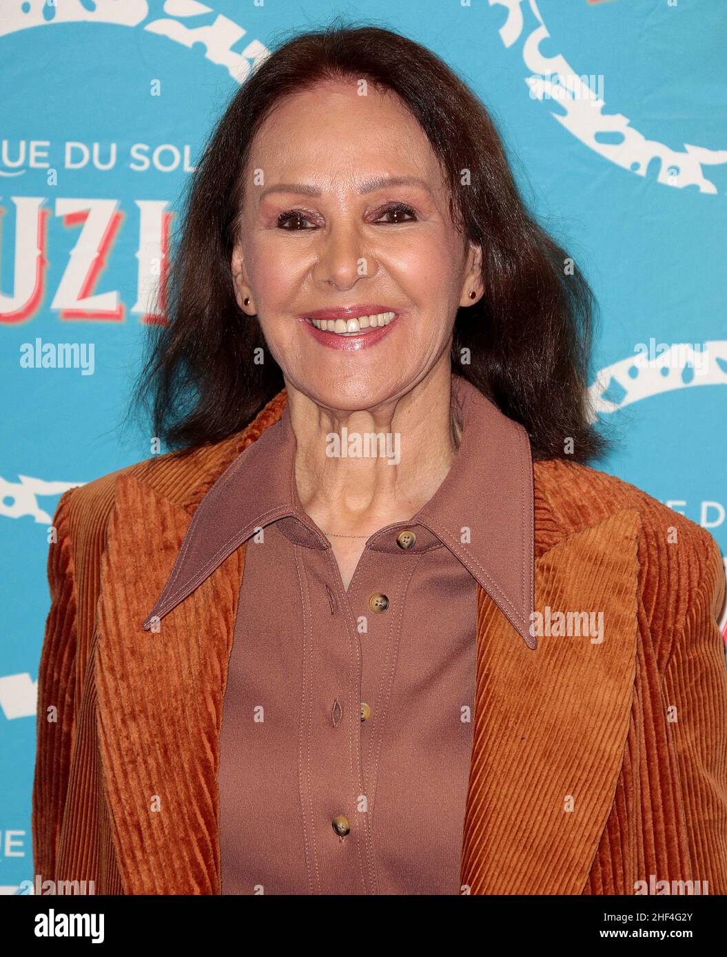 13. Jan 2022 - London, England, Großbritannien - Arlene Phillips nimmt an der Cirque Du Soleil LUZIA Premiere in der Royal Albert Hall Teil Stockfoto