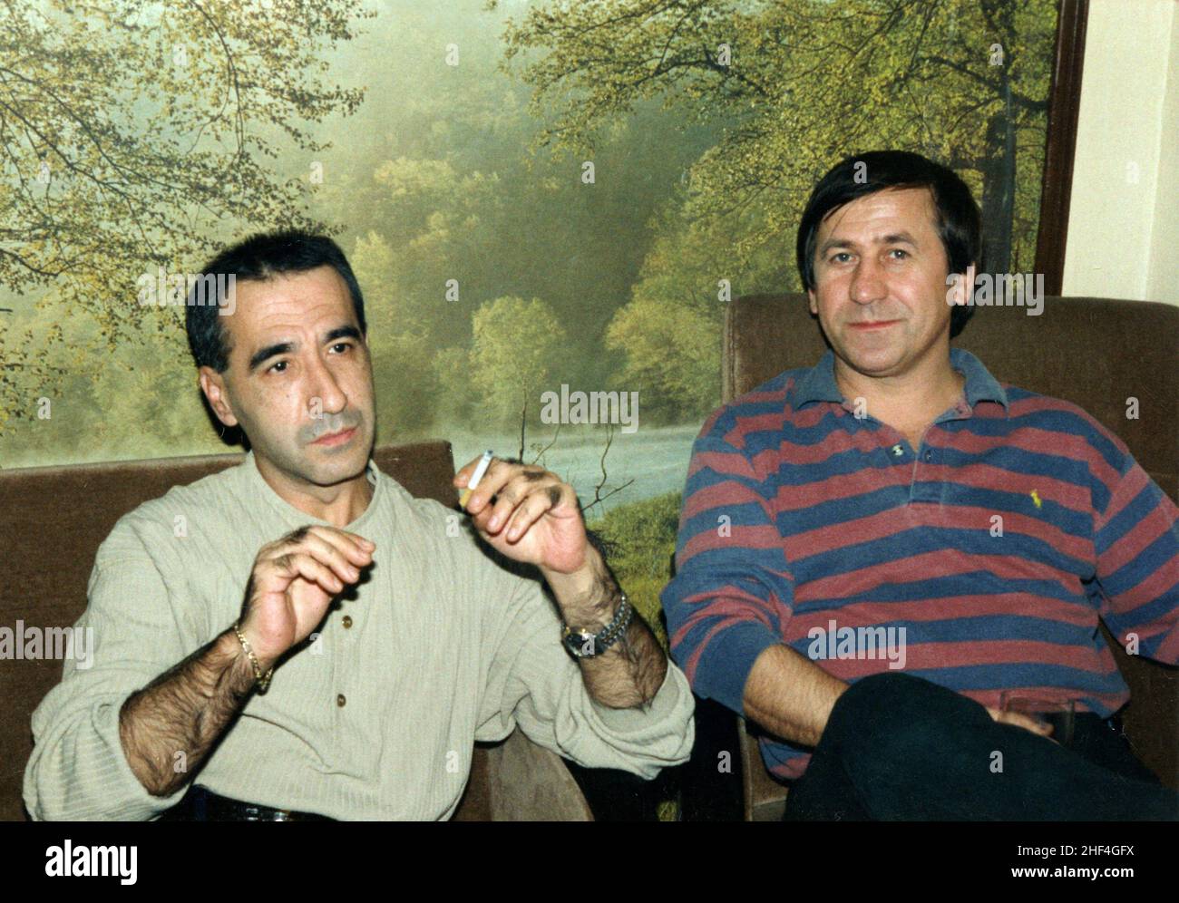 Rumänische Schauspieler Răzvan Vasilescu & George Mihaita, ca. 1994 Stockfoto