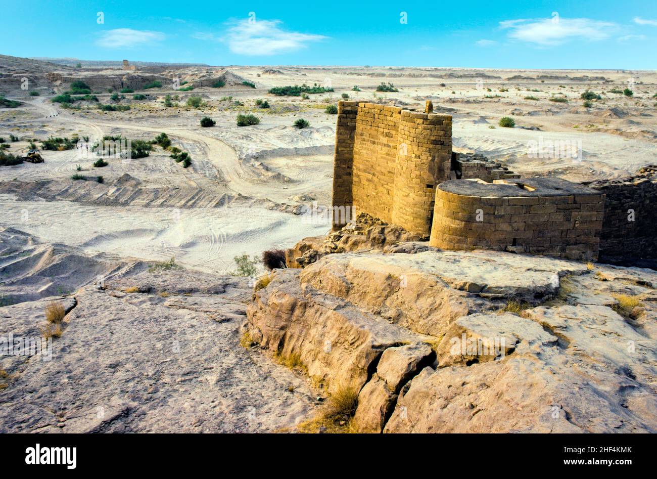 Ruinen eines alten historischen Staudamms in marib, Jemen Stockfoto