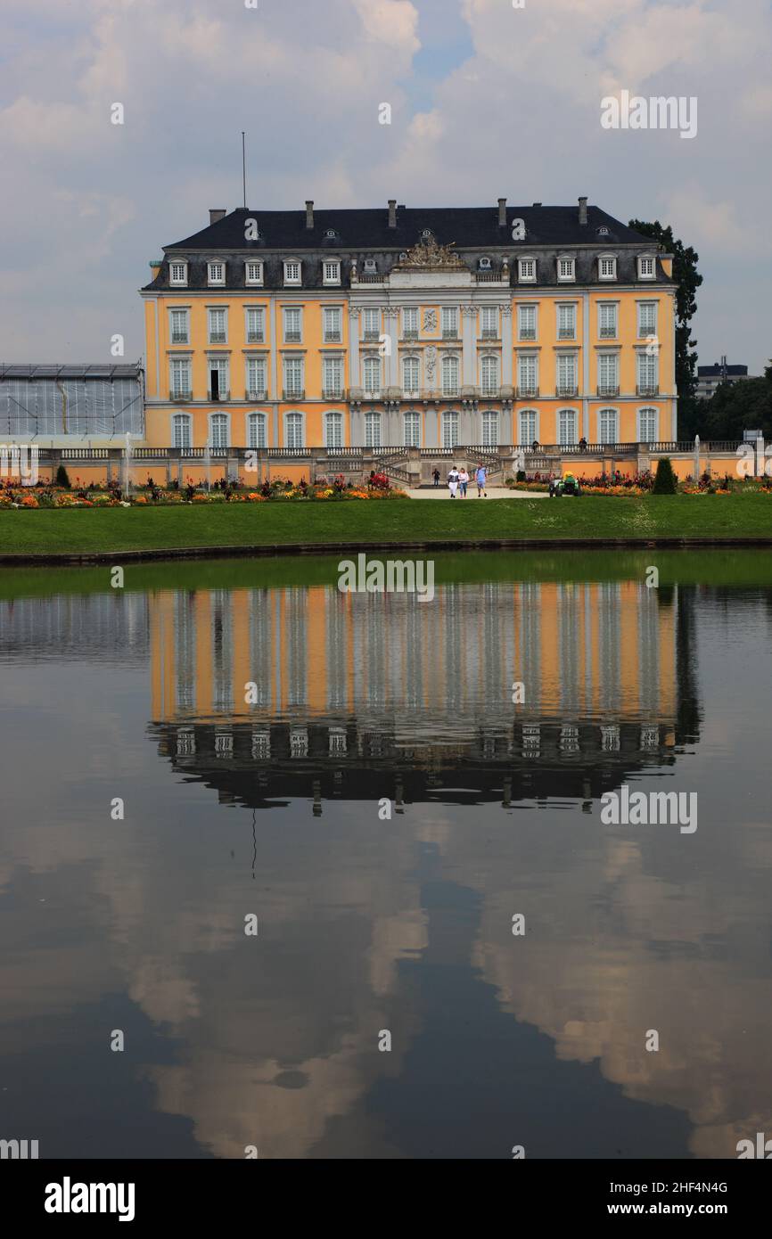 Schloß Augustusburg, Südseite, bei Brühl, Rhein-Erft-Kreis, Nordrhein-Westfalen, Deutschland / Schloss Augustusburg bei Brühl, Rhein-Erft-Kreis, Stockfoto