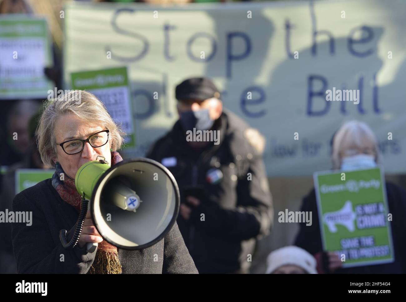Natalie Bennett / Baroness Bennett von Manor Castle bei einem Protest der Grünen in Westminster gegen das Polizeigesetz, das durch das Parlament läuft und P begrenzt Stockfoto