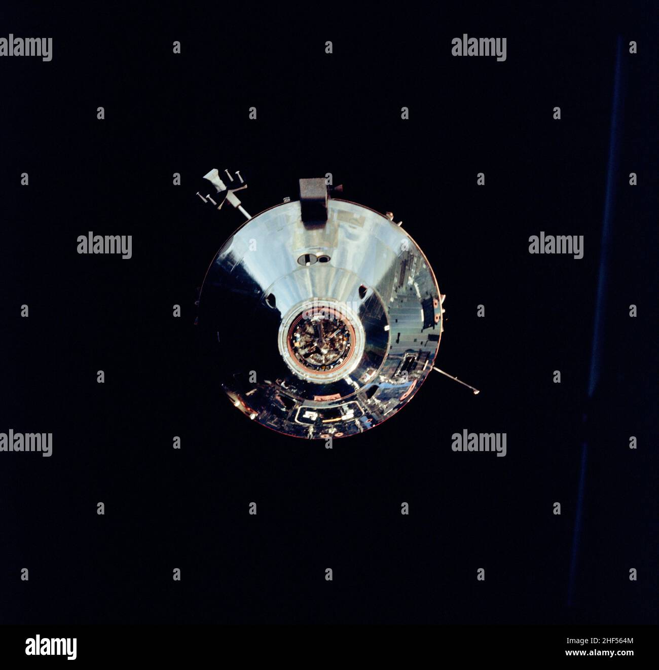 Die Apollo 9 Command/Service Modules, fotografiert von der Mondlandefähre „Spider“, am fünften Tag der Apollo 9-Erdorbitalmission. Stockfoto