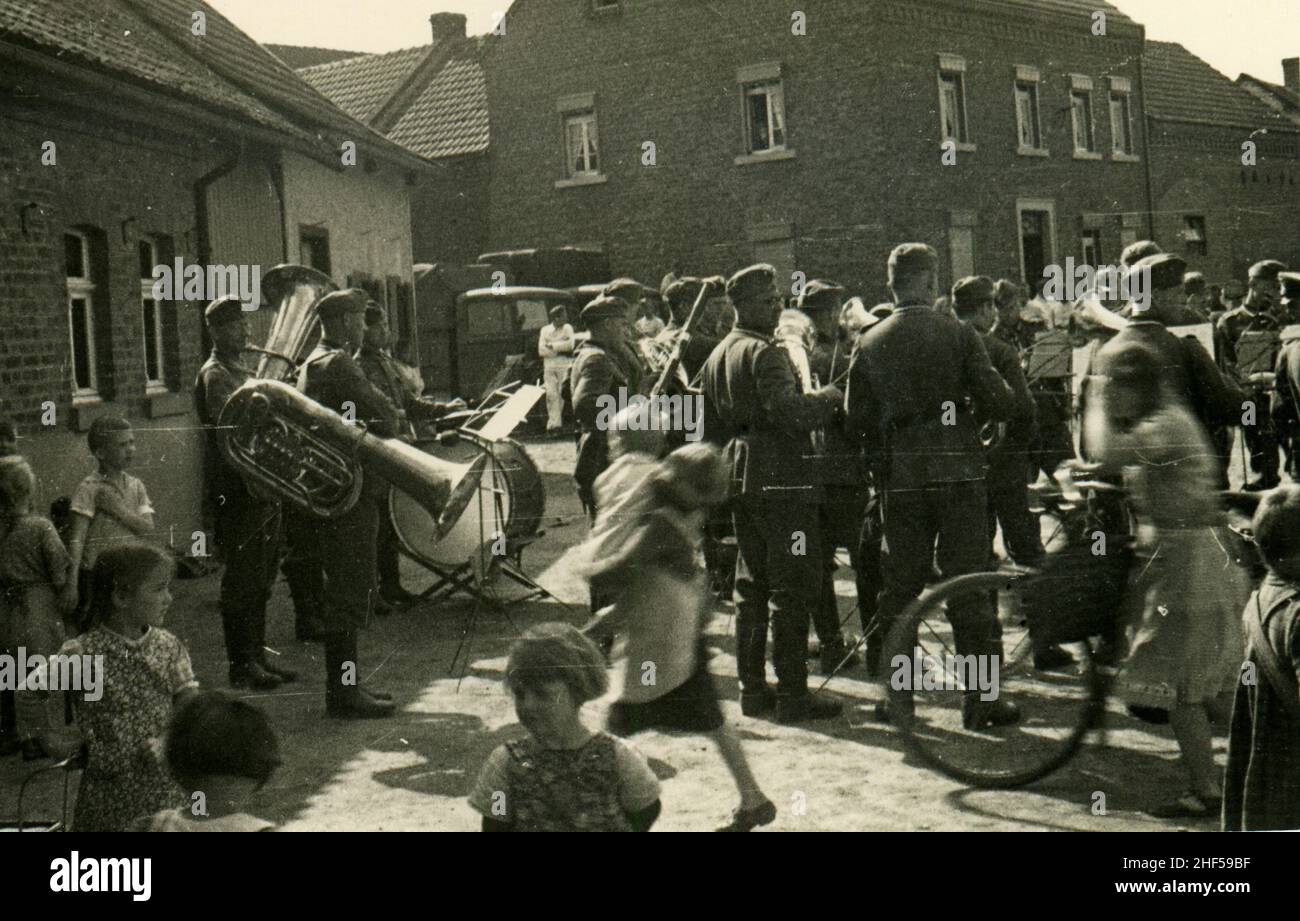 2. Weltkrieg WW2 deutsche Soldaten in Manheim Deutschland, 1. Mai 1940 - Militärmusikkapelle Stockfoto