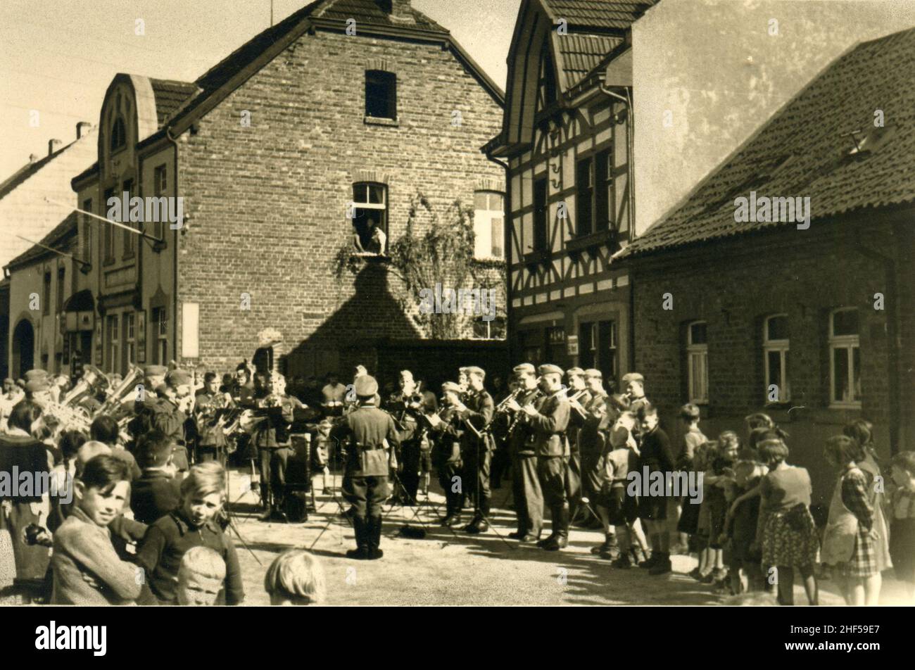 2. Weltkrieg WW2 deutsche Soldaten in Manheim Deutschland, 1. Mai 1940 - Militärmusikkapelle Stockfoto