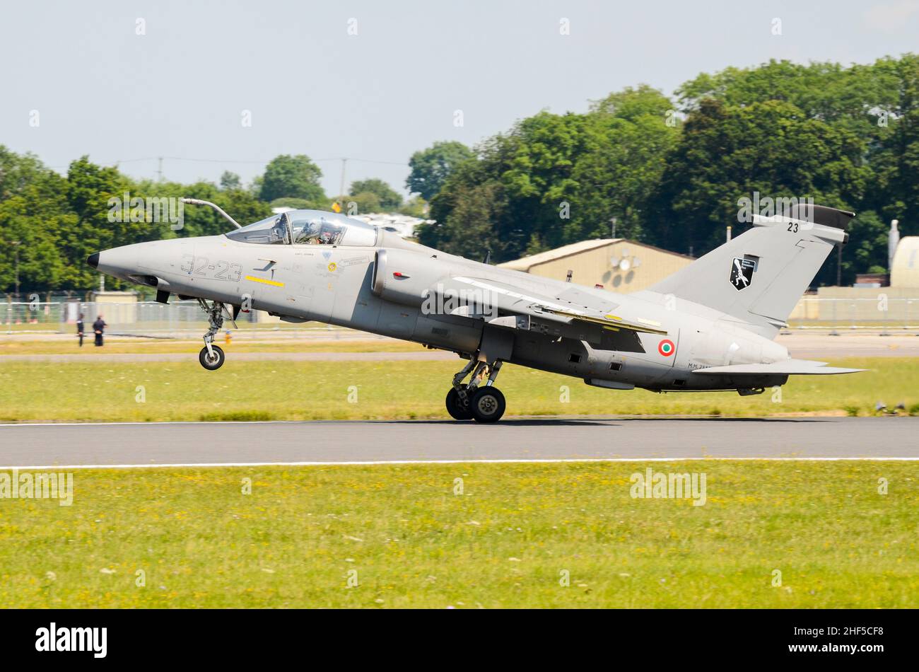 Die italienische Luftwaffe AMX International AMX/A-1 Düsenflugzeug MM7115, 32-23, von 32 Stormo, landete bei RAF Fairford für die RIAT Airshow. Aeronautica Militare AMX Stockfoto