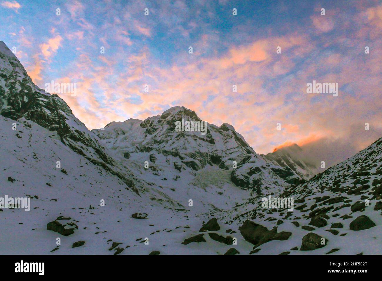 Sternenhimmel über Machhepuchare und Annapurna Base Camp - Nepal, Himalaya Stockfoto