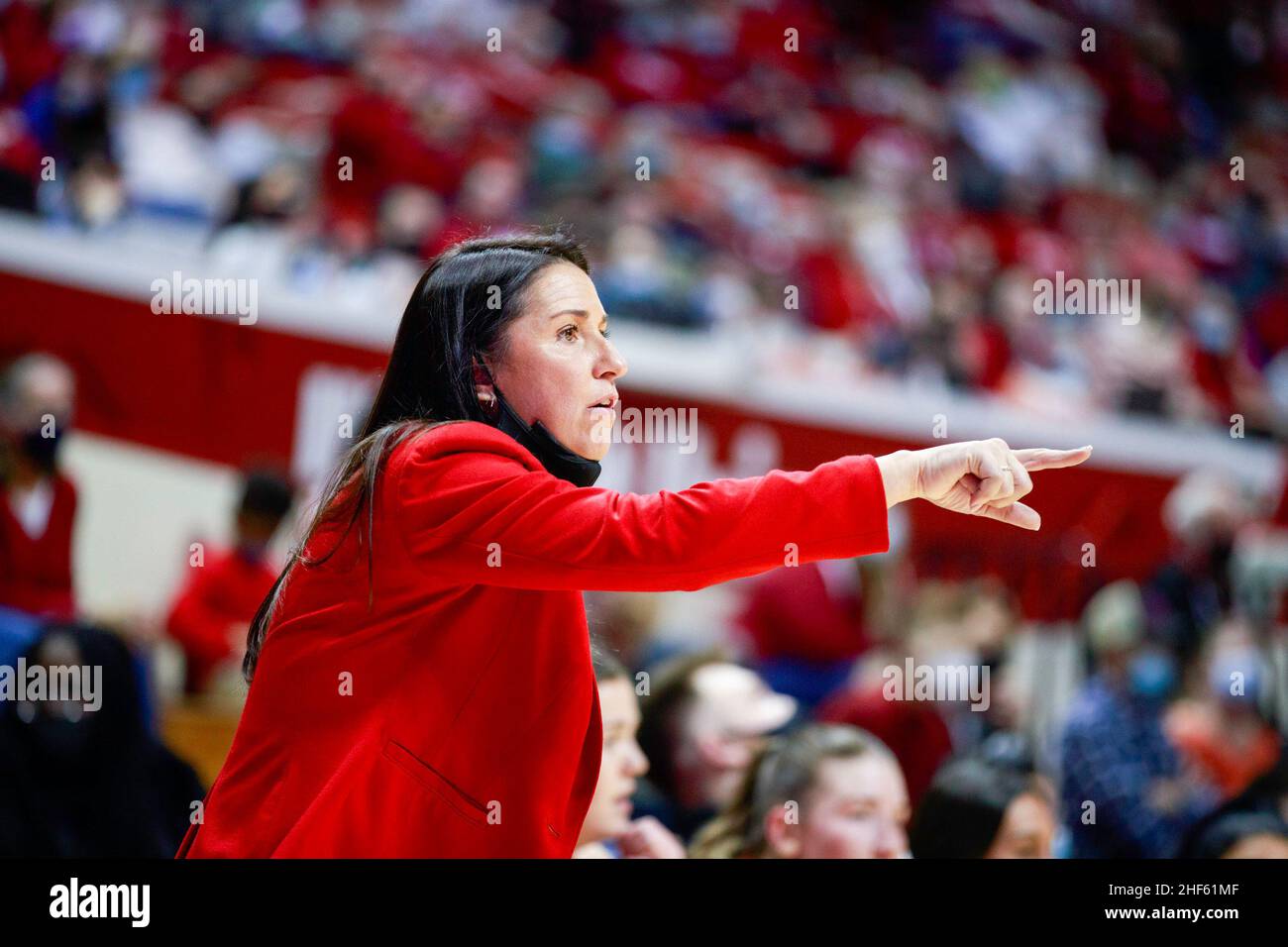 Trainerin Amy Williams aus Nebraska Cornhuskers reagiert während des NCAA-Basketballspiels zwischen Indiana Hoosiers und Nebraska Cornhuskers in der Bloomington Assembly Hall. Endergebnis: Indiana Hoosiers 72:65 Nebraska Cornhuskers. (Foto von Jeremy Hogan / SOPA Images/Sipa USA) Stockfoto